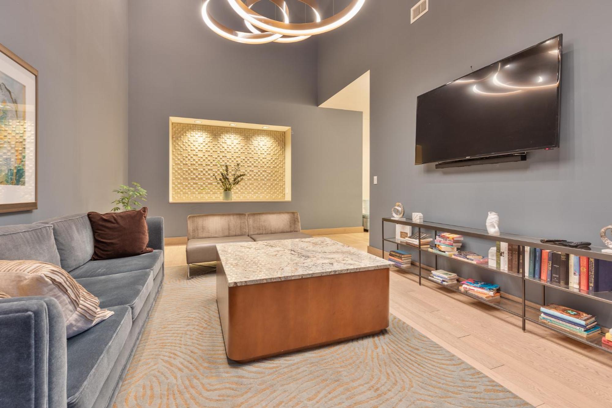 Apartment Luxury With Balcony In Seaport *